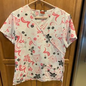 Women’s scrub top